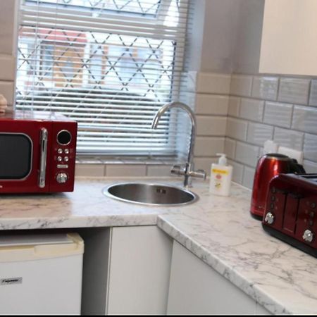 Apartment With Private Hot Tub, Sauna, Ice Bath, Gym Rainham  Esterno foto
