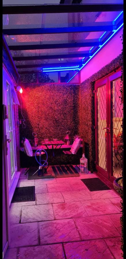 Apartment With Private Hot Tub, Sauna, Ice Bath, Gym Rainham  Esterno foto