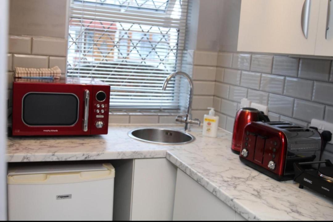 Apartment With Private Hot Tub, Sauna, Ice Bath, Gym Rainham  Esterno foto