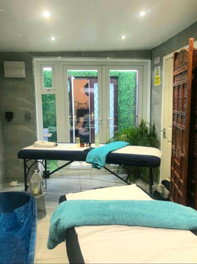 Apartment With Private Hot Tub, Sauna, Ice Bath, Gym Rainham  Esterno foto
