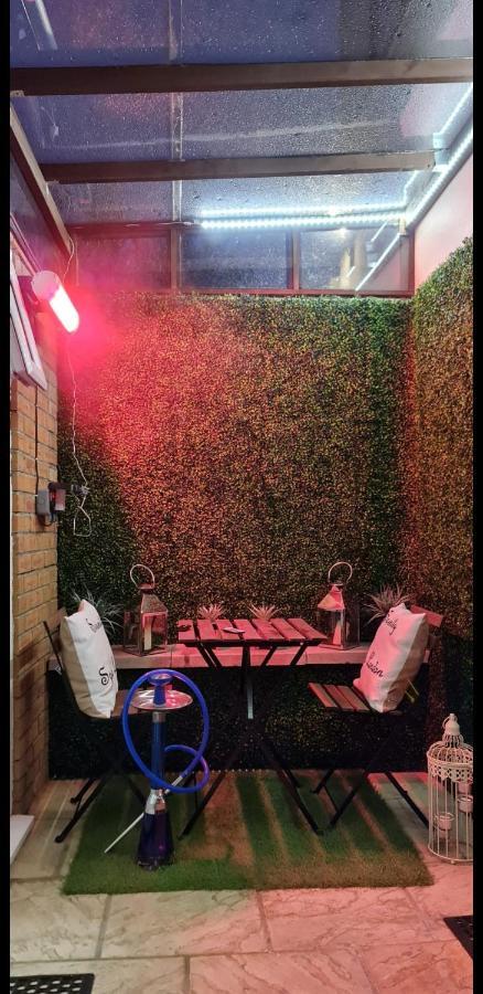 Apartment With Private Hot Tub, Sauna, Ice Bath, Gym Rainham  Esterno foto