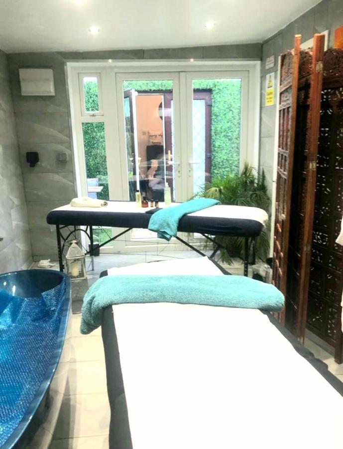 Apartment With Private Hot Tub, Sauna, Ice Bath, Gym Rainham  Esterno foto