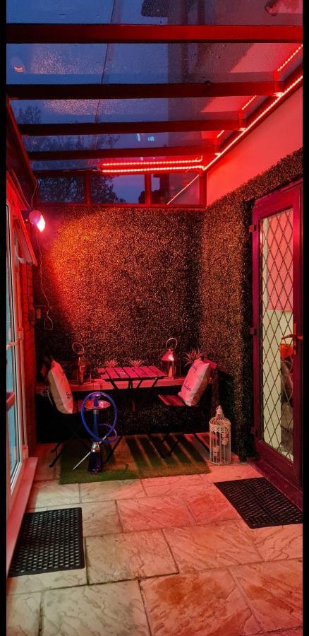 Apartment With Private Hot Tub, Sauna, Ice Bath, Gym Rainham  Esterno foto